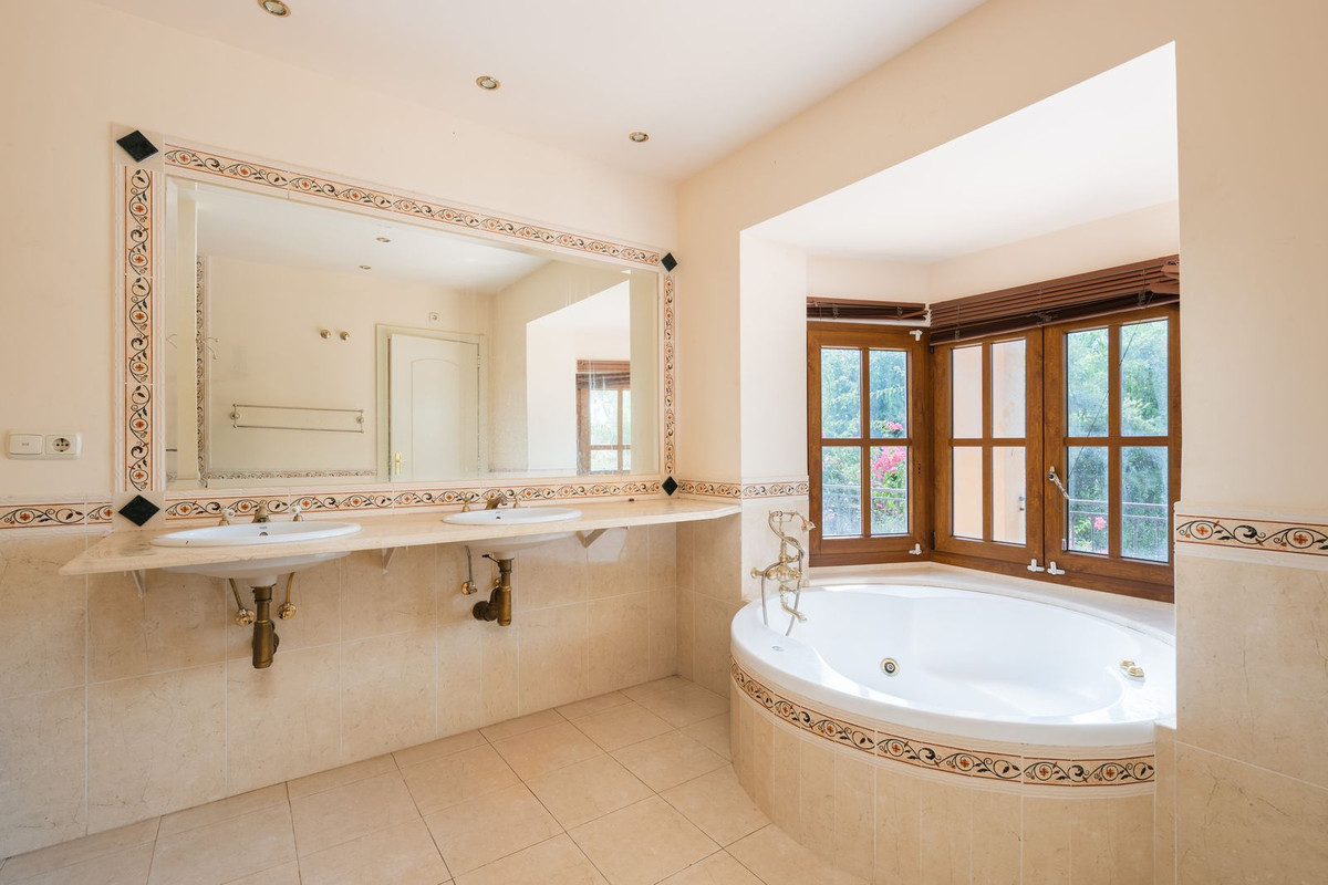 Se vende Villa - Chalet de 4 dormitorios en Costa Del Sol, Málaga, España