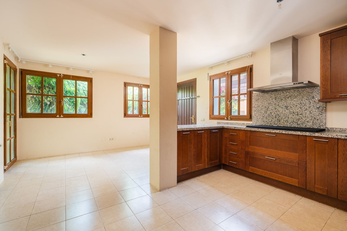 Se vende Villa - Chalet de 4 dormitorios en Costa Del Sol, Málaga, España