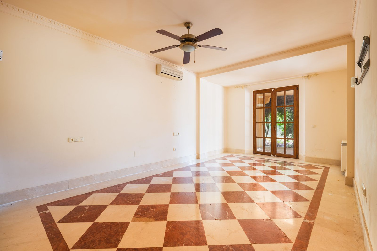 Se vende Villa - Chalet de 4 dormitorios en Costa Del Sol, Málaga, España