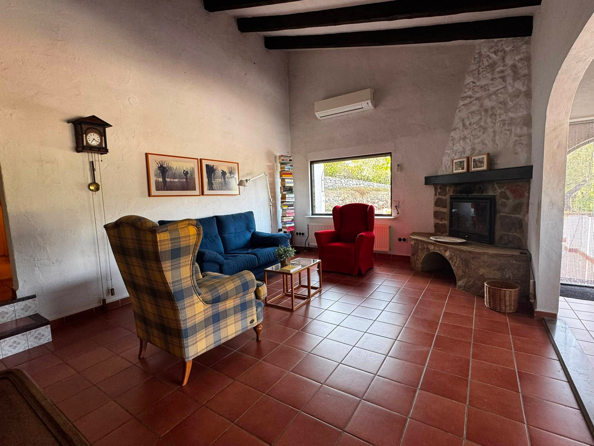 2 Bed Townhouse for sale in Orba Costa Blanca, Alicante, Spain