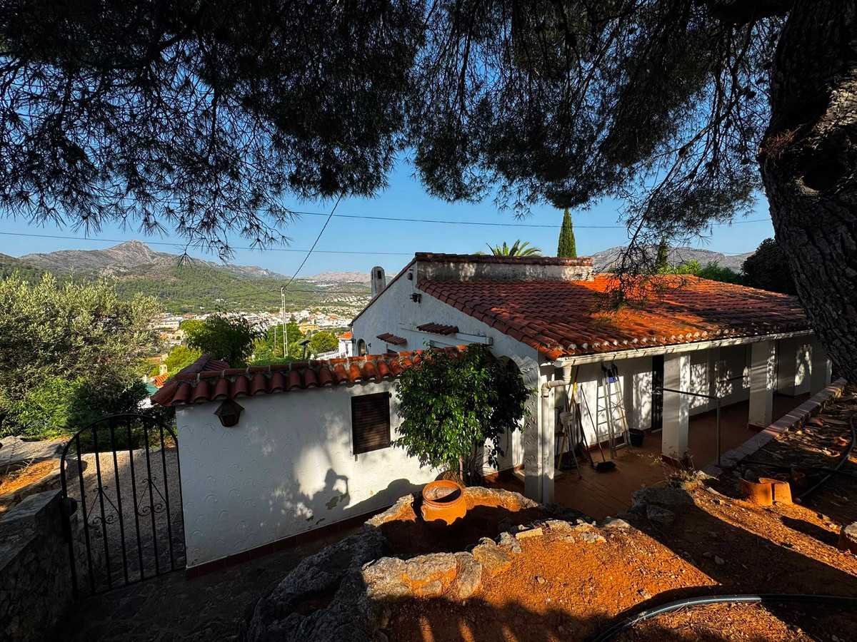 2 Bed Townhouse for sale in Orba Costa Blanca, Alicante, Spain