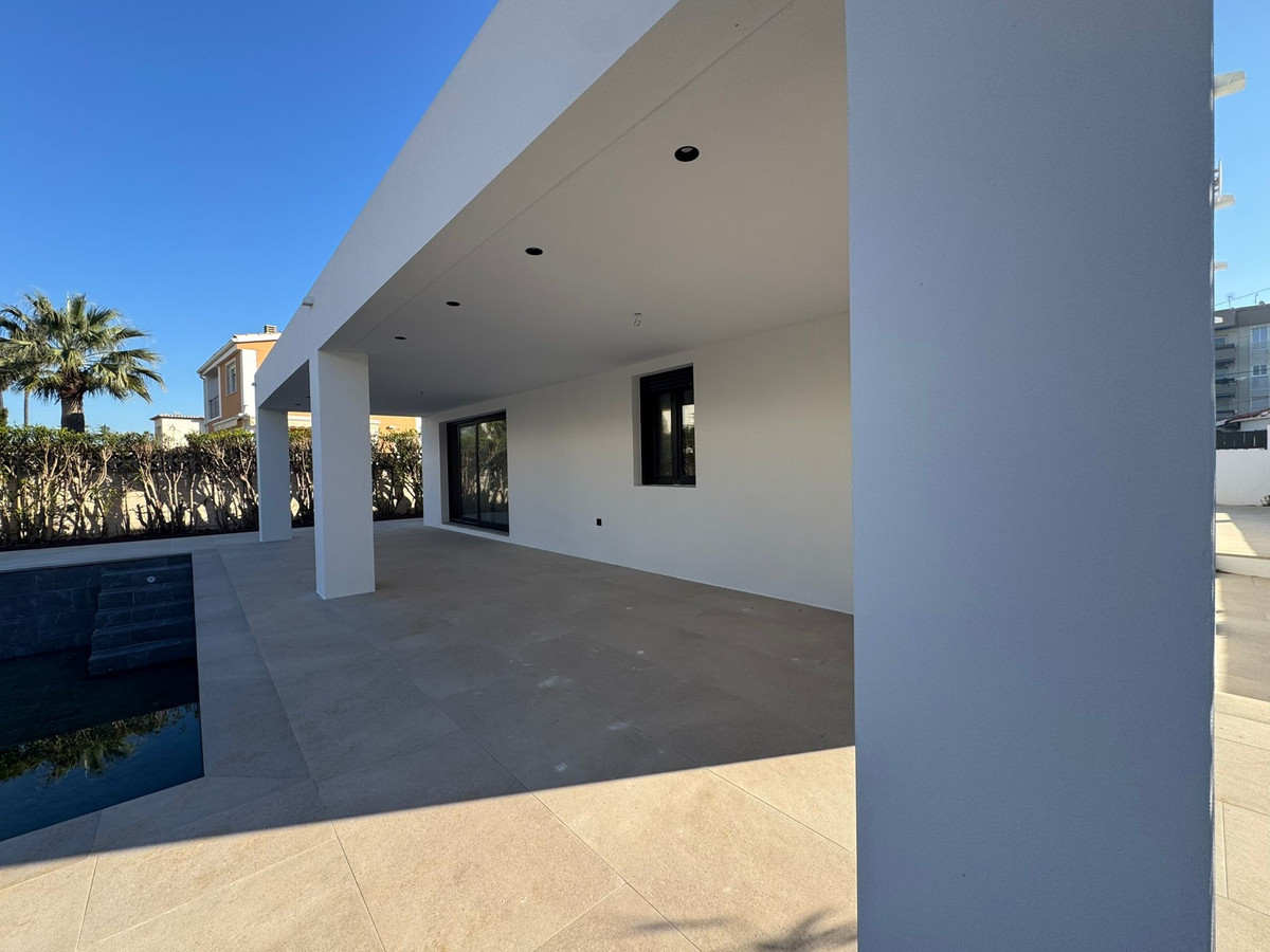 Se vende Villa - Chalet de 3 dormitorios en Costa Blanca, Alicante, España