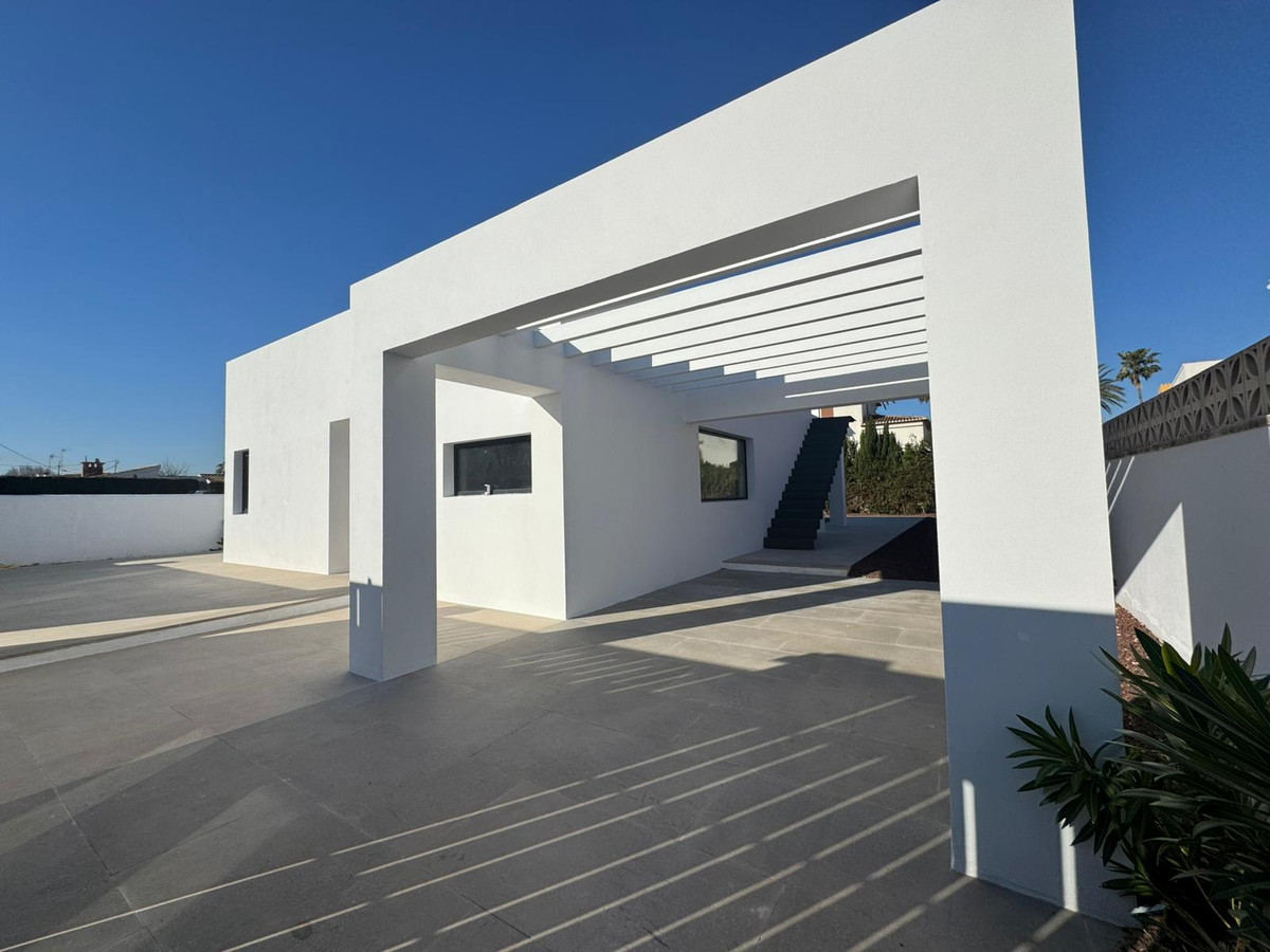Se vende Villa - Chalet de 3 dormitorios en Costa Blanca, Alicante, España