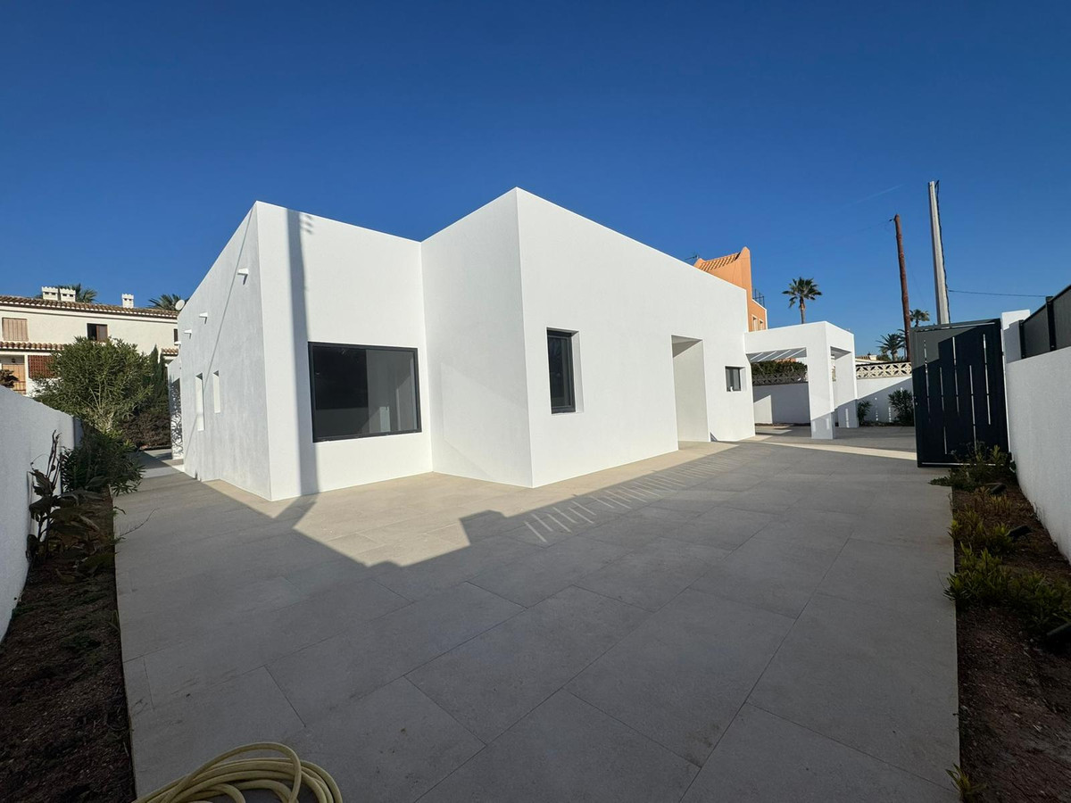 Se vende Villa - Chalet de 3 dormitorios en Costa Blanca, Alicante, España