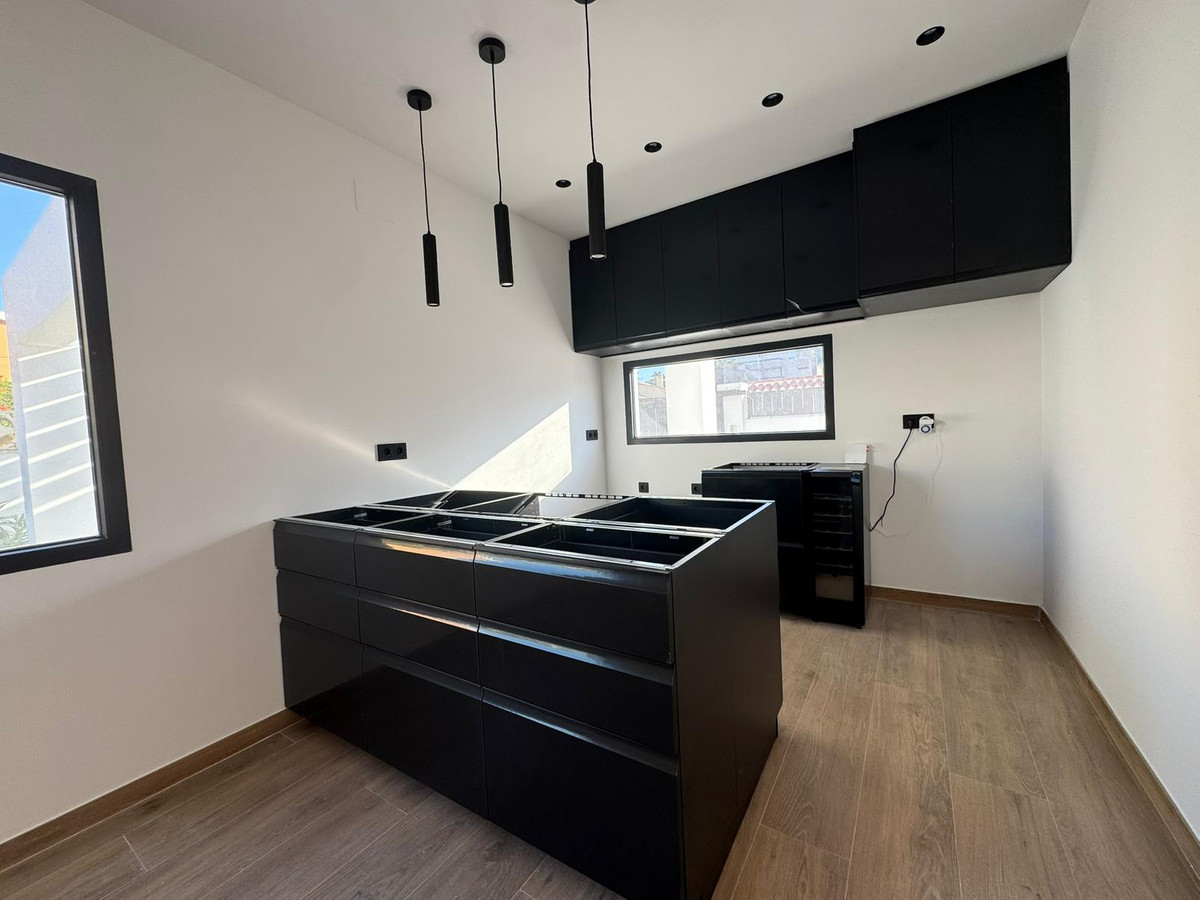 Se vende Villa - Chalet de 3 dormitorios en Costa Blanca, Alicante, España