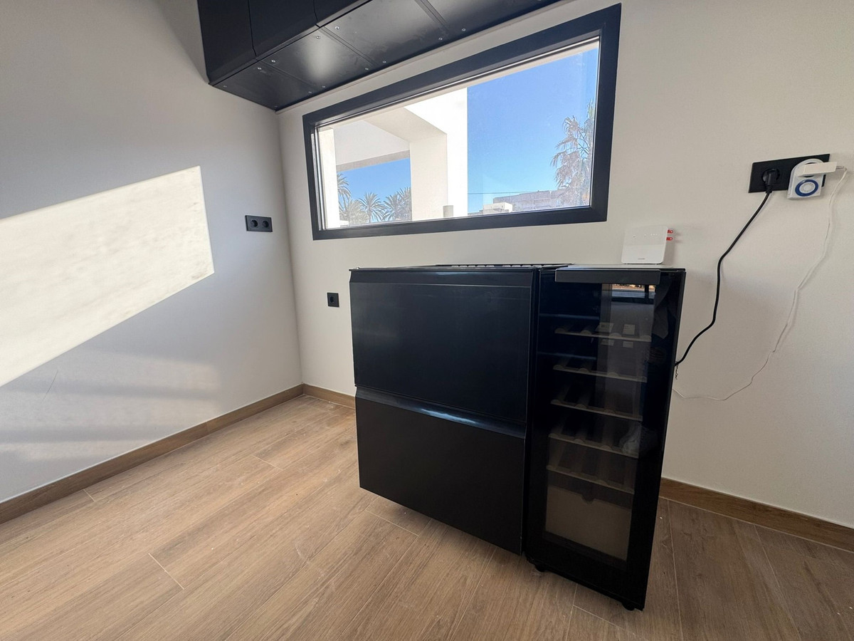 Se vende Villa - Chalet de 3 dormitorios en Costa Blanca, Alicante, España