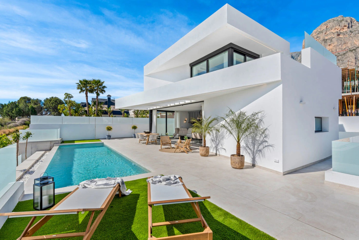 4 Bed Townhouse for sale in Polop Costa Blanca, Alicante, Spain
