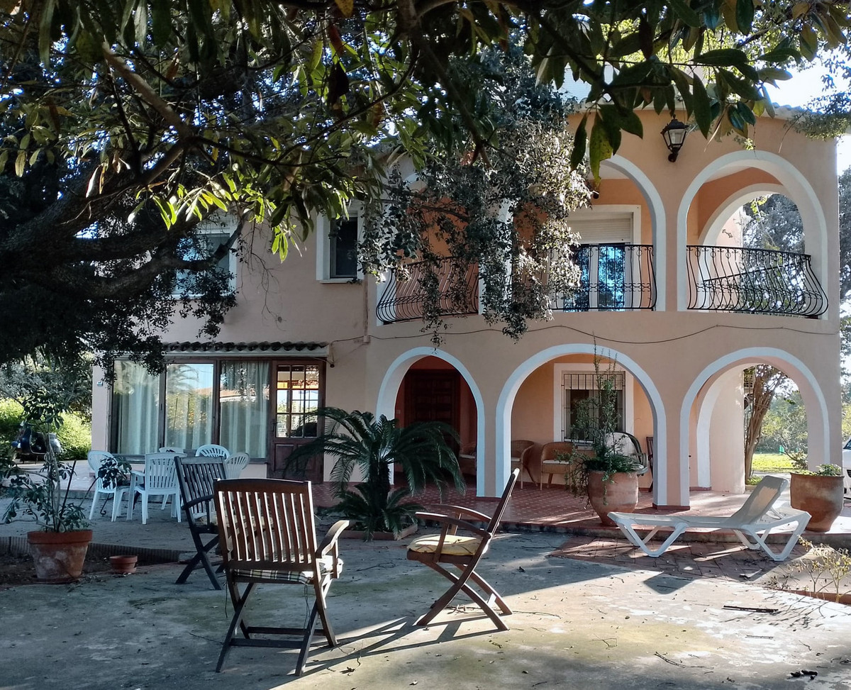 Se vende Villa - Chalet de 4 dormitorios en Costa Blanca, Alicante, España