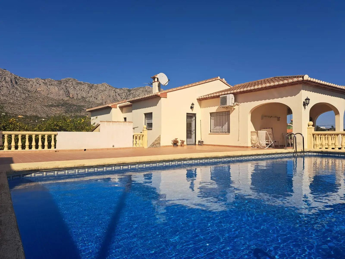 4 Bed Townhouse for sale in Beniarbeig Costa Blanca, Alicante, Spain