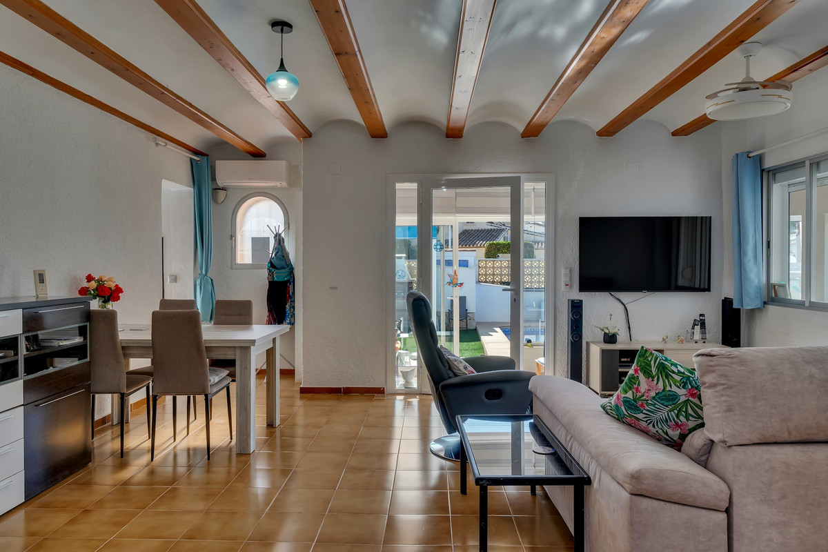 Se vende Villa - Chalet de 4 dormitorios en Costa Blanca, Alicante, España