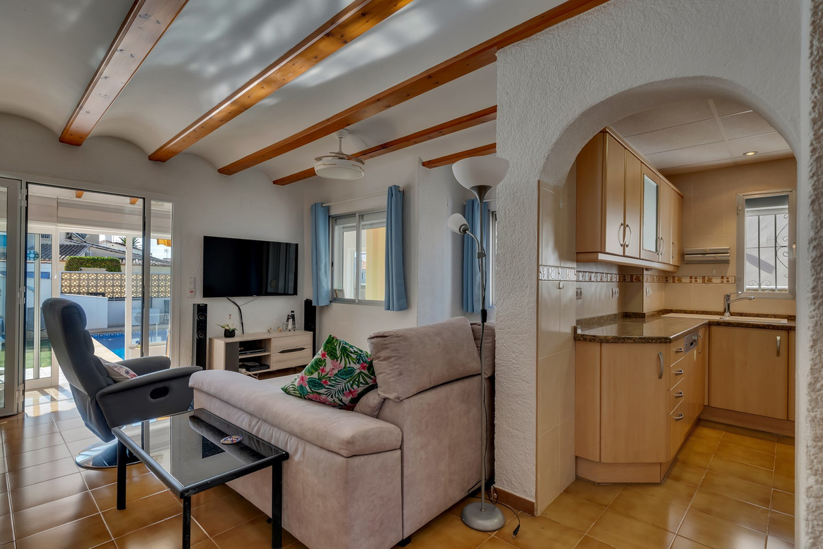 Se vende Villa - Chalet de 4 dormitorios en Costa Blanca, Alicante, España