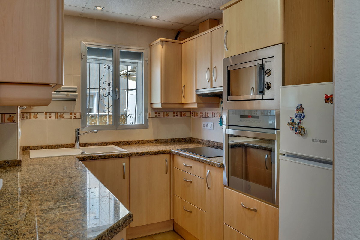 Se vende Villa - Chalet de 4 dormitorios en Costa Blanca, Alicante, España