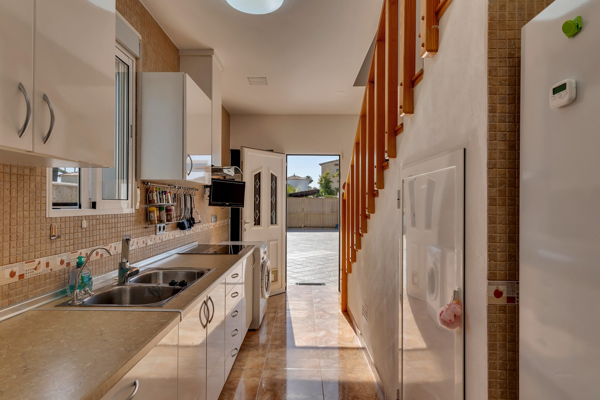 Se vende Villa - Chalet de 4 dormitorios en Costa Blanca, Alicante, España
