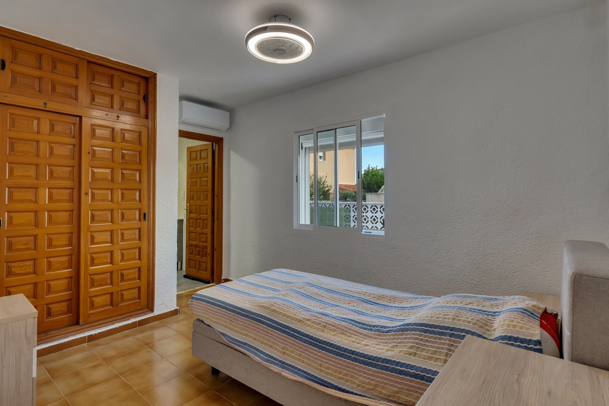 Se vende Villa - Chalet de 4 dormitorios en Costa Blanca, Alicante, España