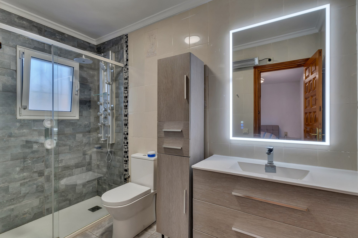 Se vende Villa - Chalet de 4 dormitorios en Costa Blanca, Alicante, España
