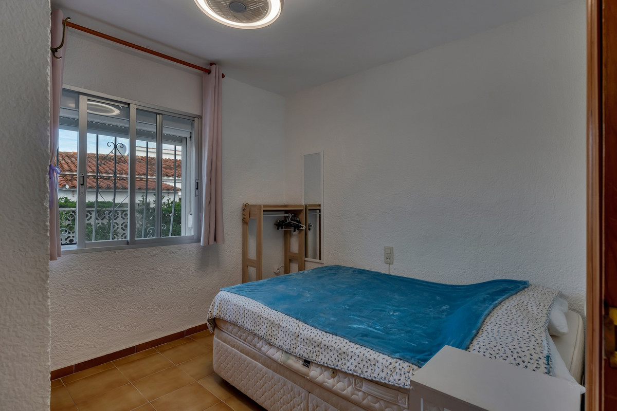 Se vende Villa - Chalet de 4 dormitorios en Costa Blanca, Alicante, España