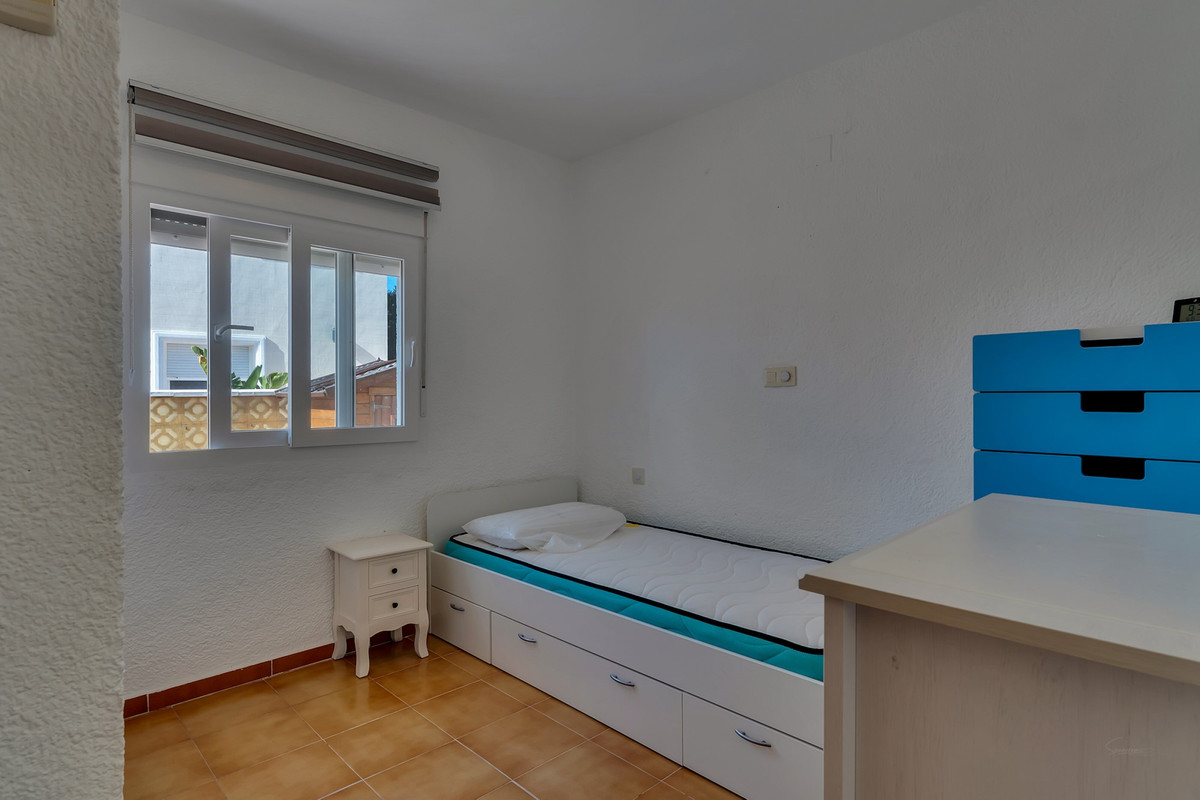 Se vende Villa - Chalet de 4 dormitorios en Costa Blanca, Alicante, España