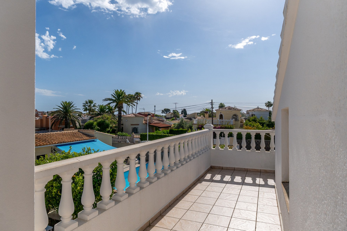 Se vende Villa - Chalet de 4 dormitorios en Costa Blanca, Alicante, España