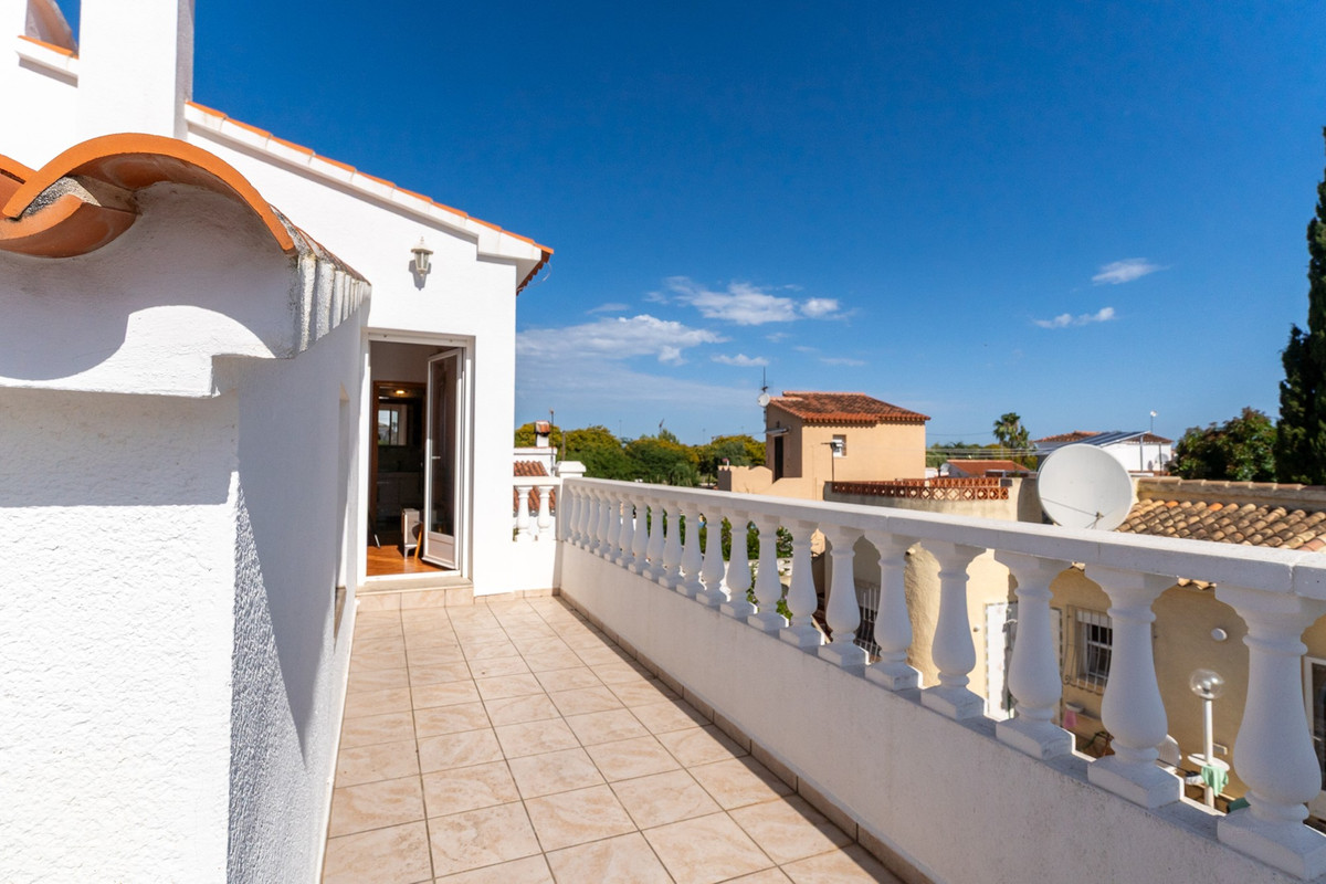 Se vende Villa - Chalet de 4 dormitorios en Costa Blanca, Alicante, España