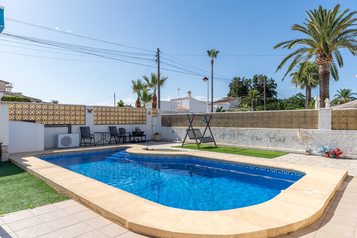 Se vende Villa - Chalet de 4 dormitorios en Costa Blanca, Alicante, España