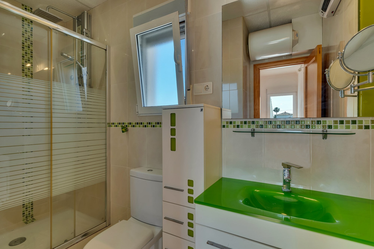 Se vende Villa - Chalet de 4 dormitorios en Costa Blanca, Alicante, España