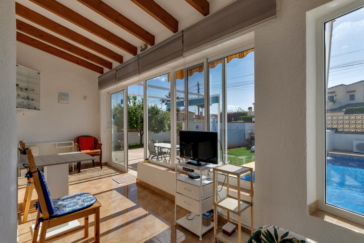 Se vende Villa - Chalet de 4 dormitorios en Costa Blanca, Alicante, España