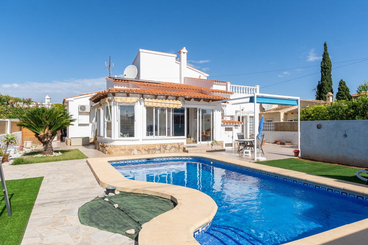 Se vende Villa - Chalet de 4 dormitorios en Costa Blanca, Alicante, España