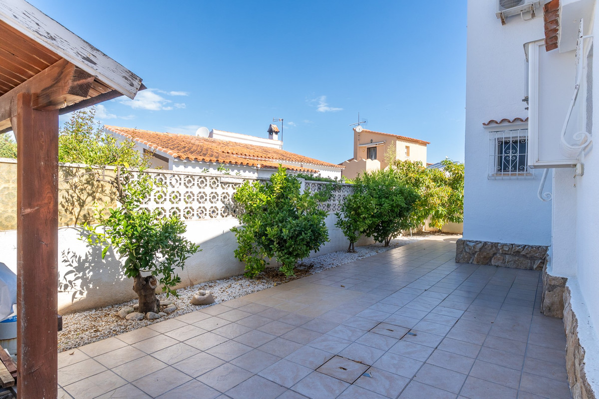 Se vende Villa - Chalet de 4 dormitorios en Costa Blanca, Alicante, España