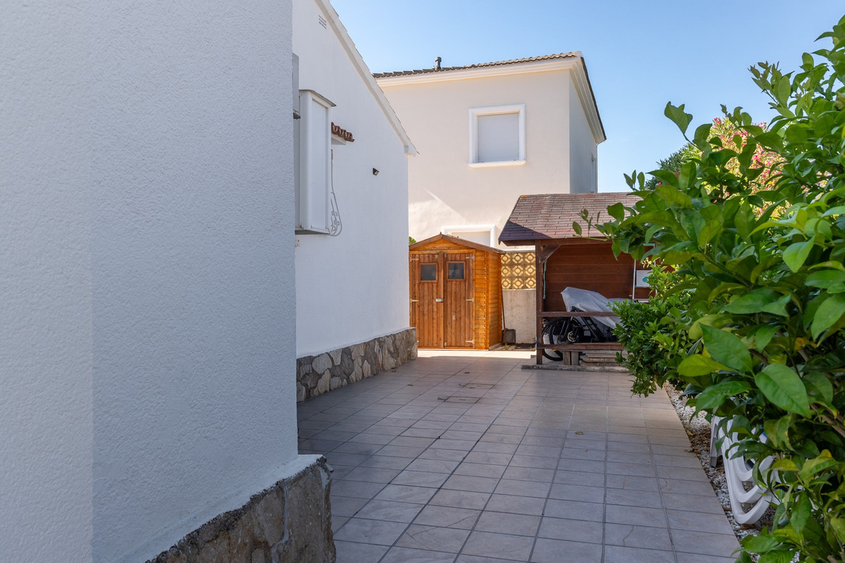 Se vende Villa - Chalet de 4 dormitorios en Costa Blanca, Alicante, España