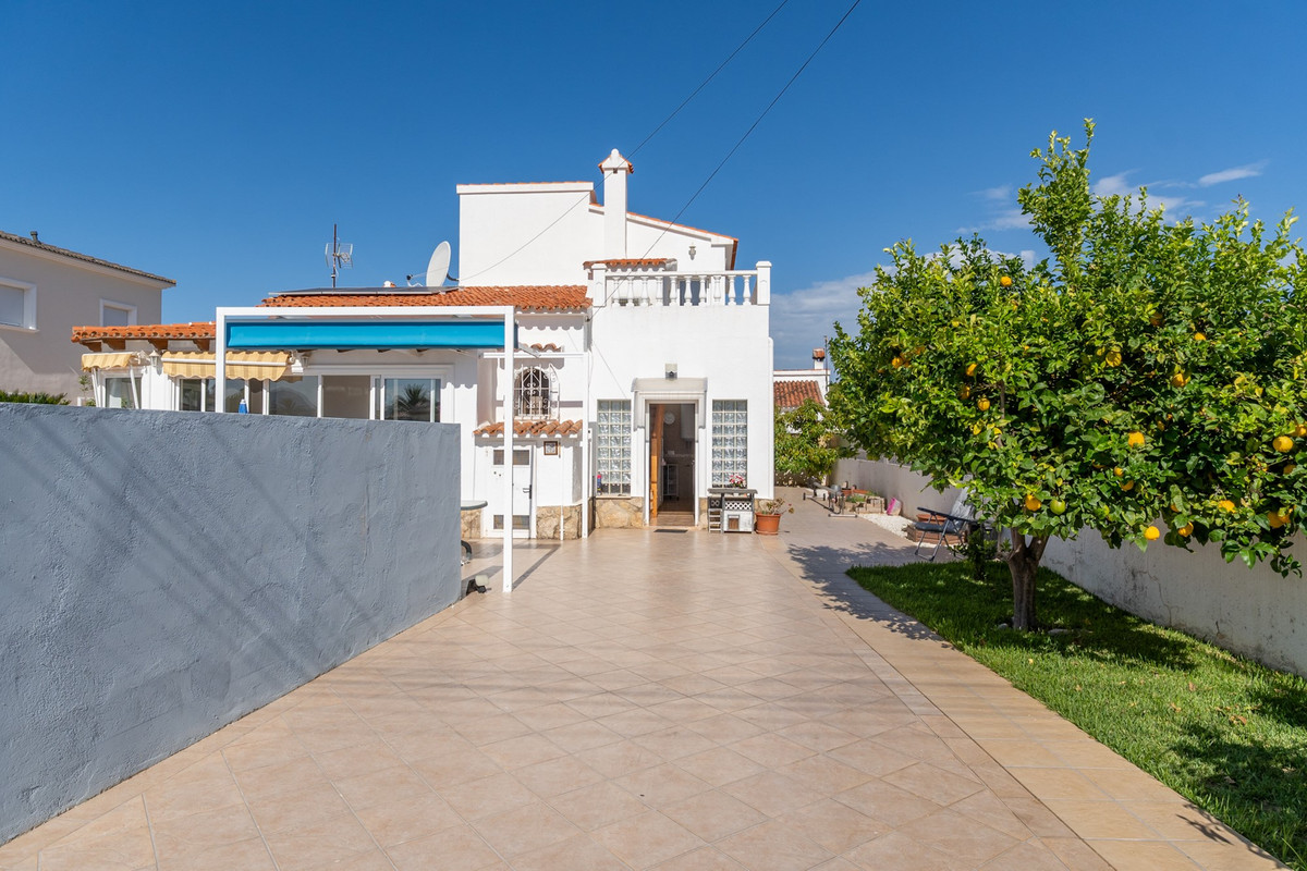 Se vende Villa - Chalet de 4 dormitorios en Costa Blanca, Alicante, España