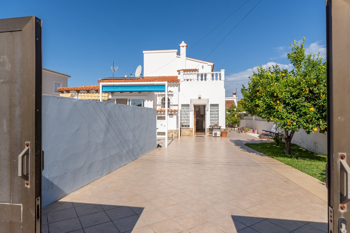 Se vende Villa - Chalet de 4 dormitorios en Costa Blanca, Alicante, España