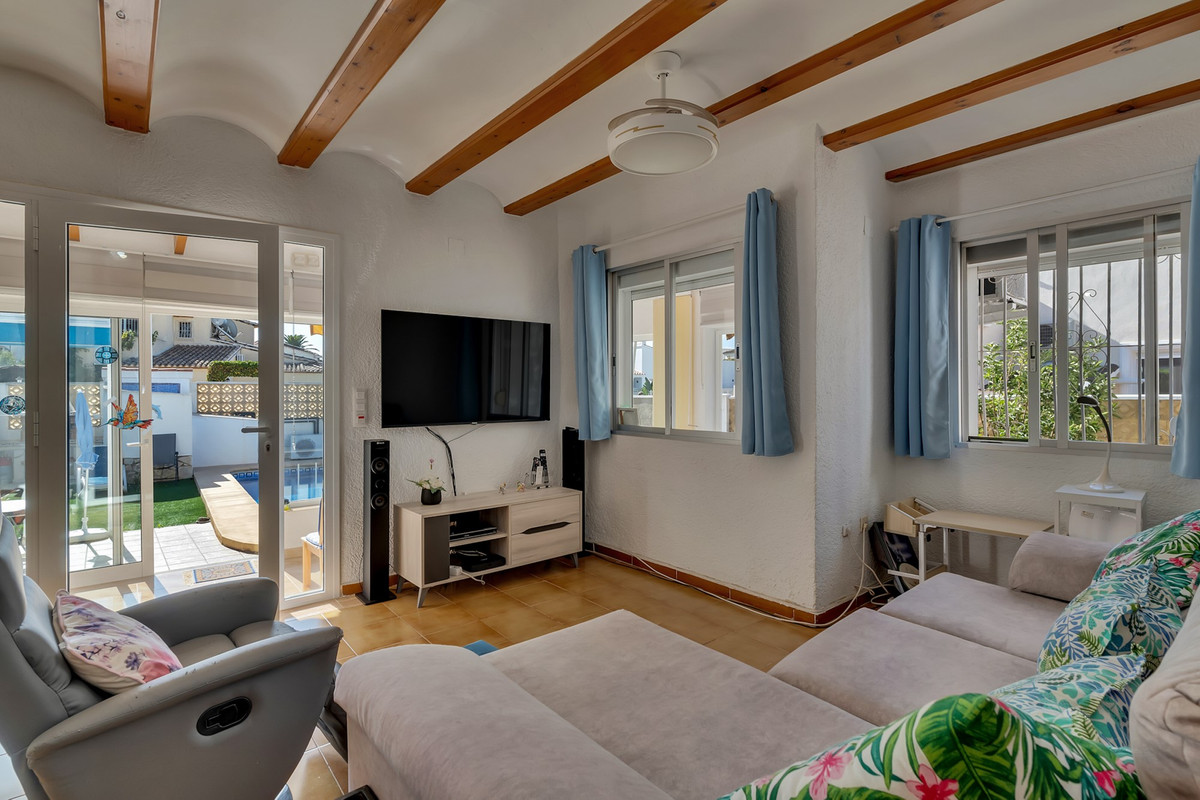 Se vende Villa - Chalet de 4 dormitorios en Costa Blanca, Alicante, España