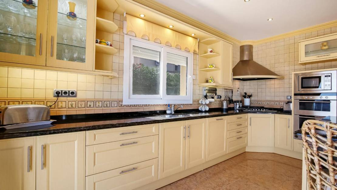 Se vende Villa - Chalet de 4 dormitorios en Costa Blanca, Alicante, España