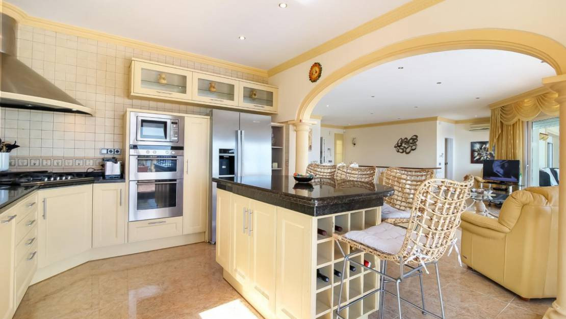 Se vende Villa - Chalet de 4 dormitorios en Costa Blanca, Alicante, España