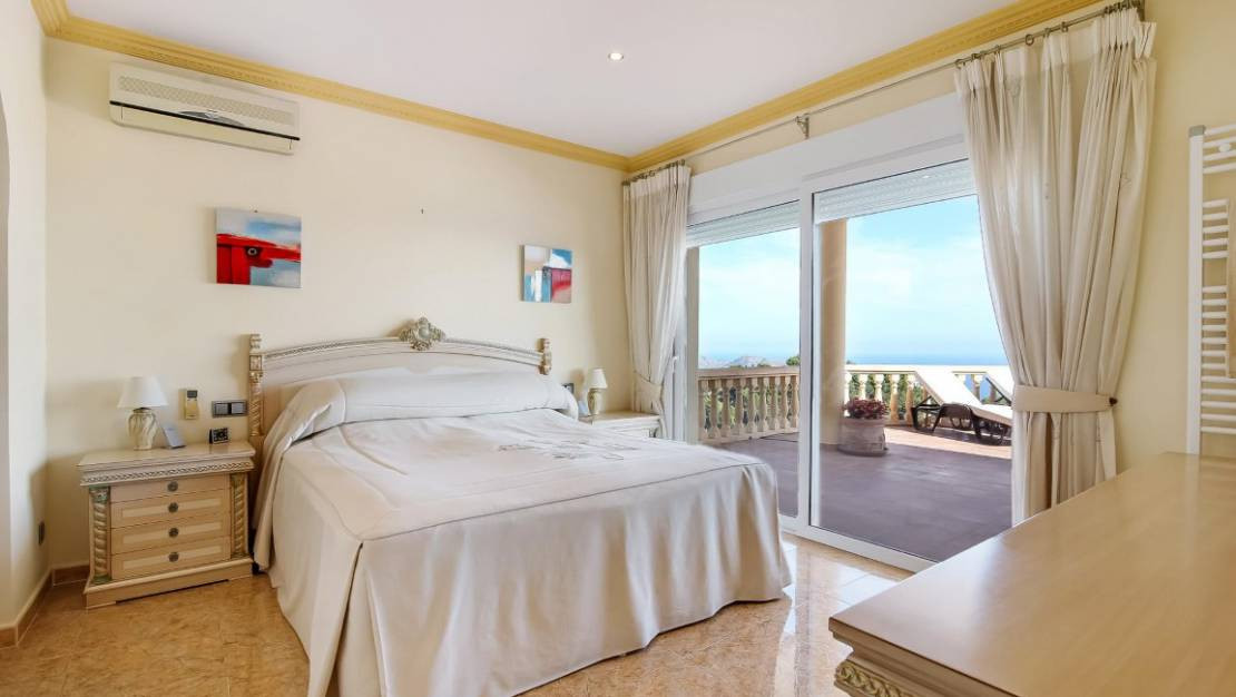 Se vende Villa - Chalet de 4 dormitorios en Costa Blanca, Alicante, España