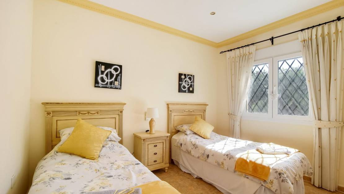 Se vende Villa - Chalet de 4 dormitorios en Costa Blanca, Alicante, España