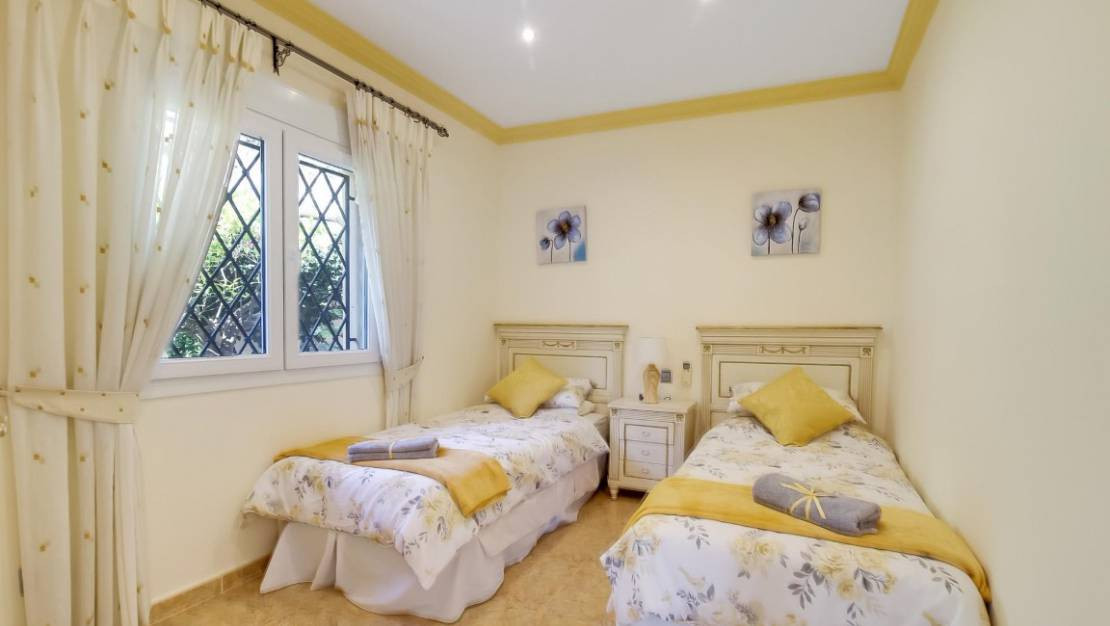 Se vende Villa - Chalet de 4 dormitorios en Costa Blanca, Alicante, España