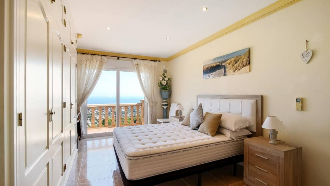 Se vende Villa - Chalet de 4 dormitorios en Costa Blanca, Alicante, España
