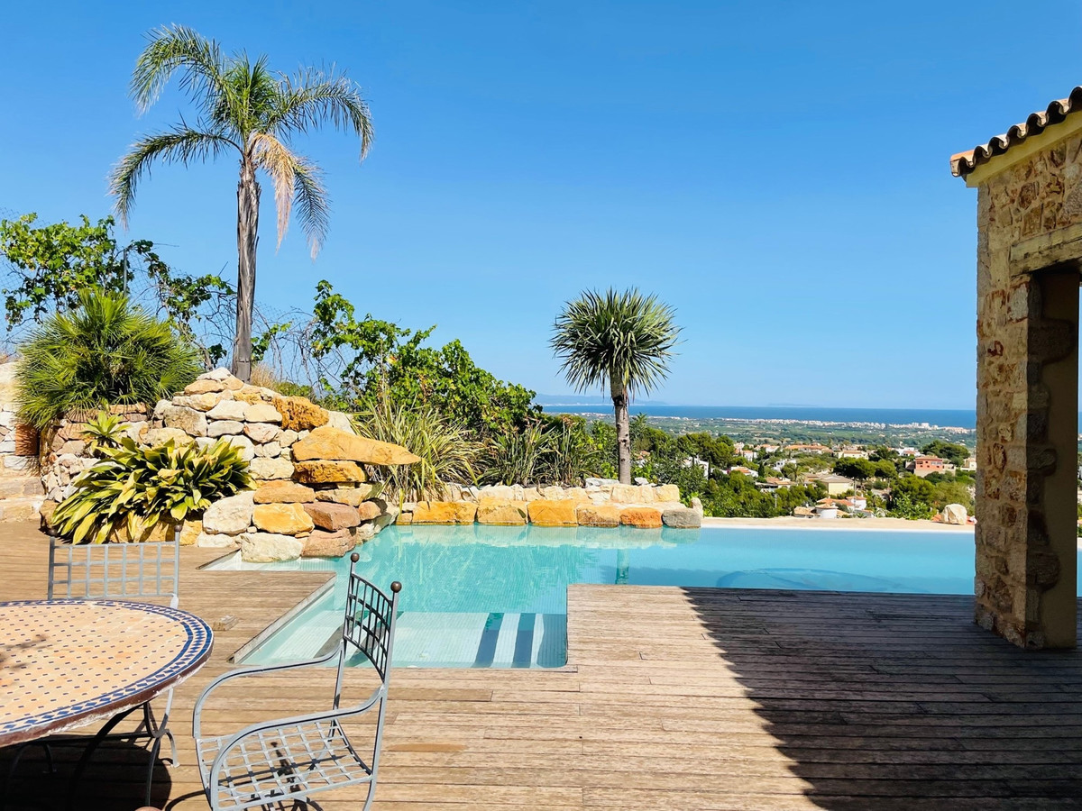 Se vende Villa - Chalet de 5 dormitorios en Costa Blanca, Alicante, España