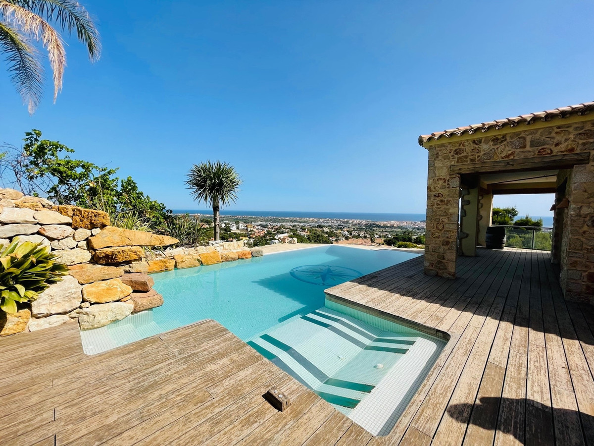 Se vende Villa - Chalet de 5 dormitorios en Costa Blanca, Alicante, España