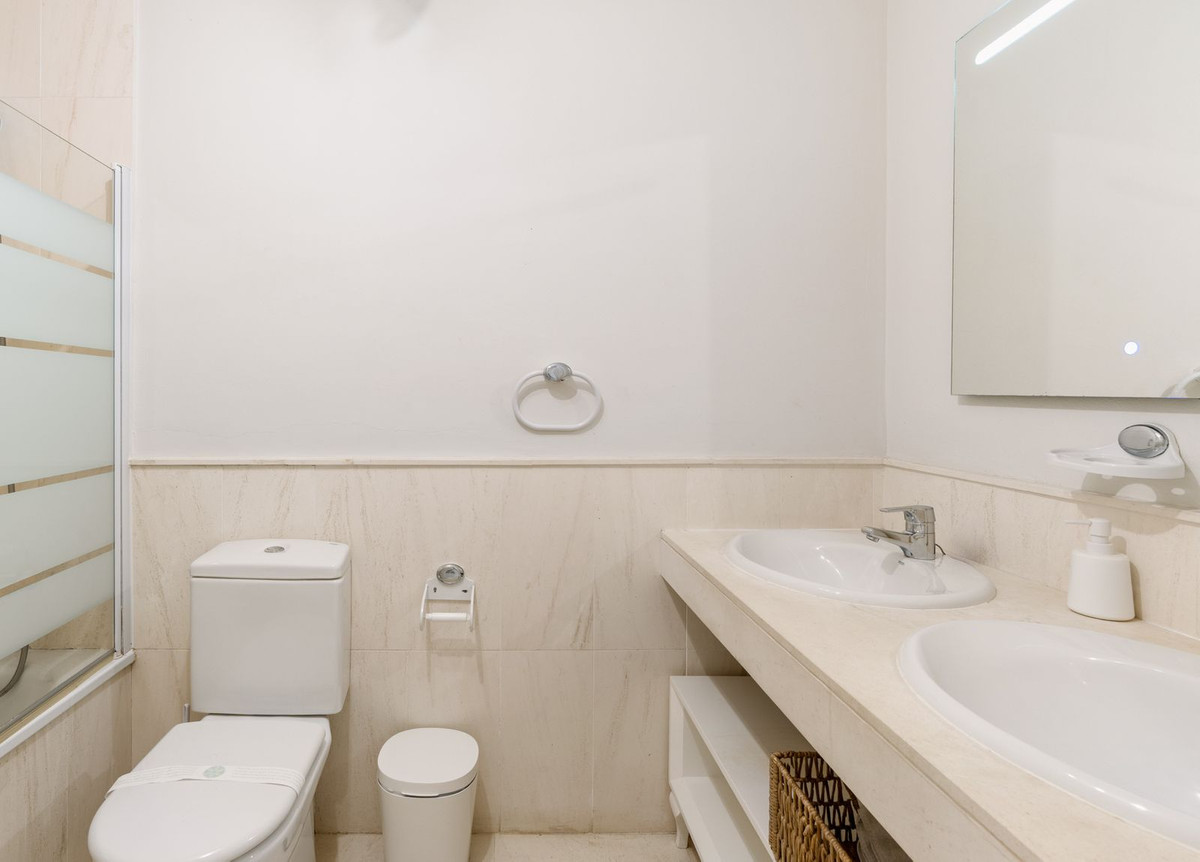 2 Bed Apartment for sale in Calahonda Costa Del Sol, Málaga, Spain