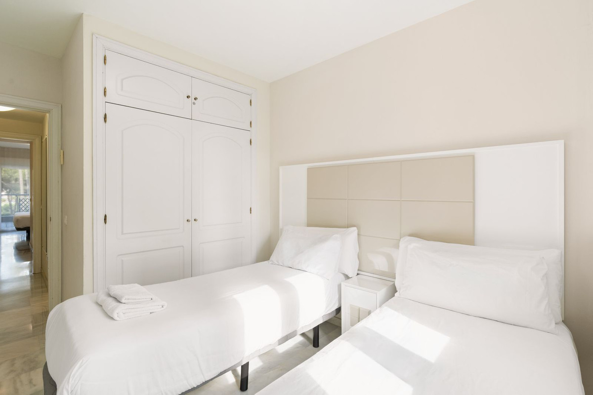 2 Bed Apartment for sale in Calahonda Costa Del Sol, Málaga, Spain