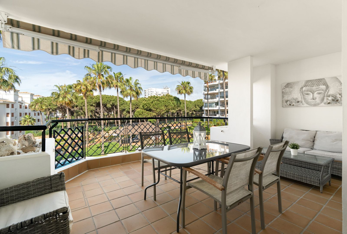 2 Bed Apartment for sale in Calahonda Costa Del Sol, Málaga, Spain