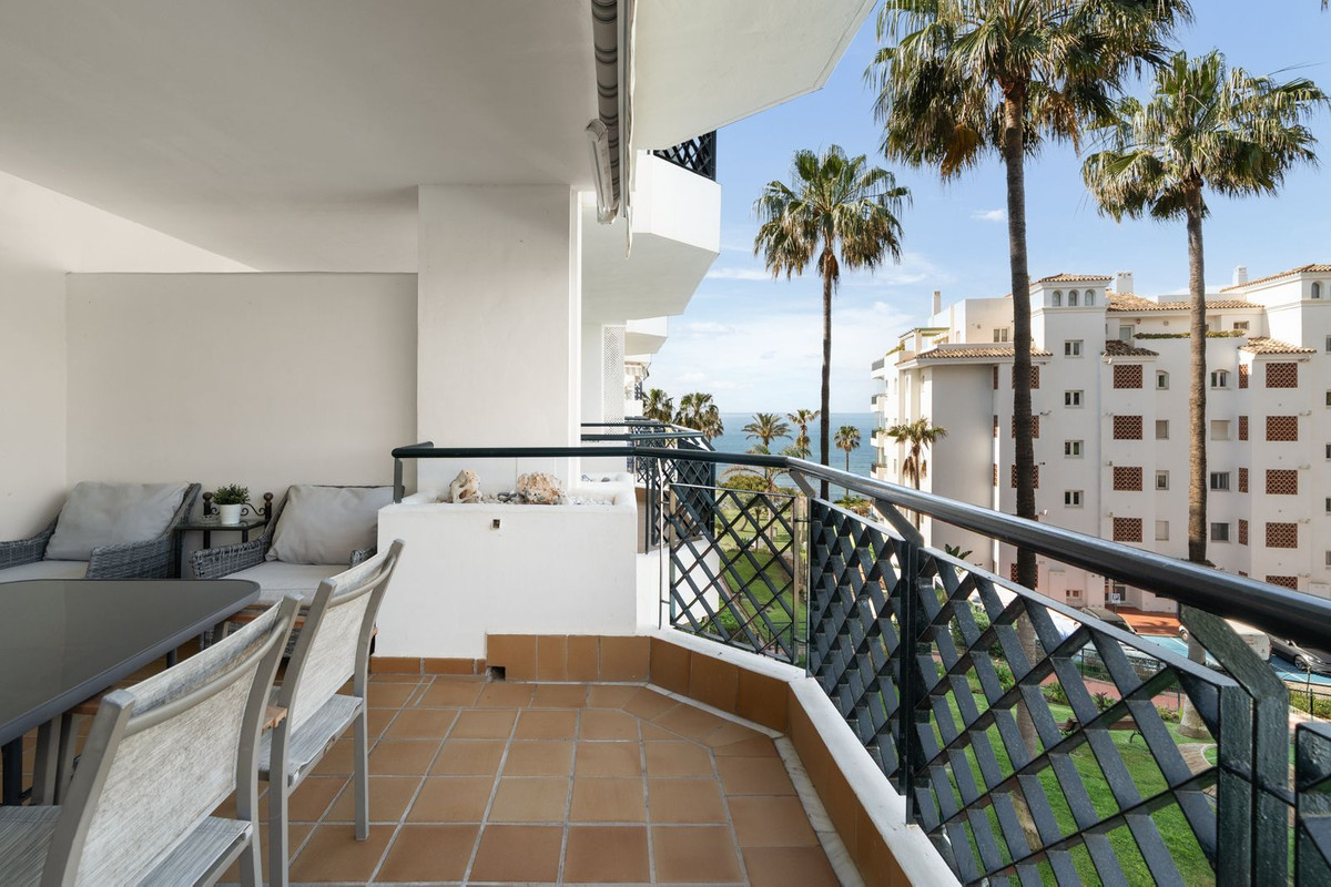 2 Bed Apartment for sale in Calahonda Costa Del Sol, Málaga, Spain