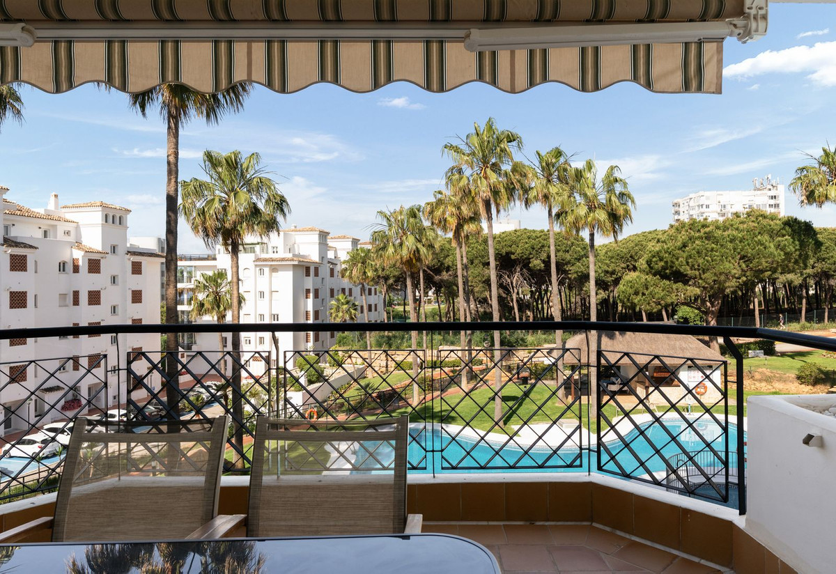 2 Bed Apartment for sale in Calahonda Costa Del Sol, Málaga, Spain
