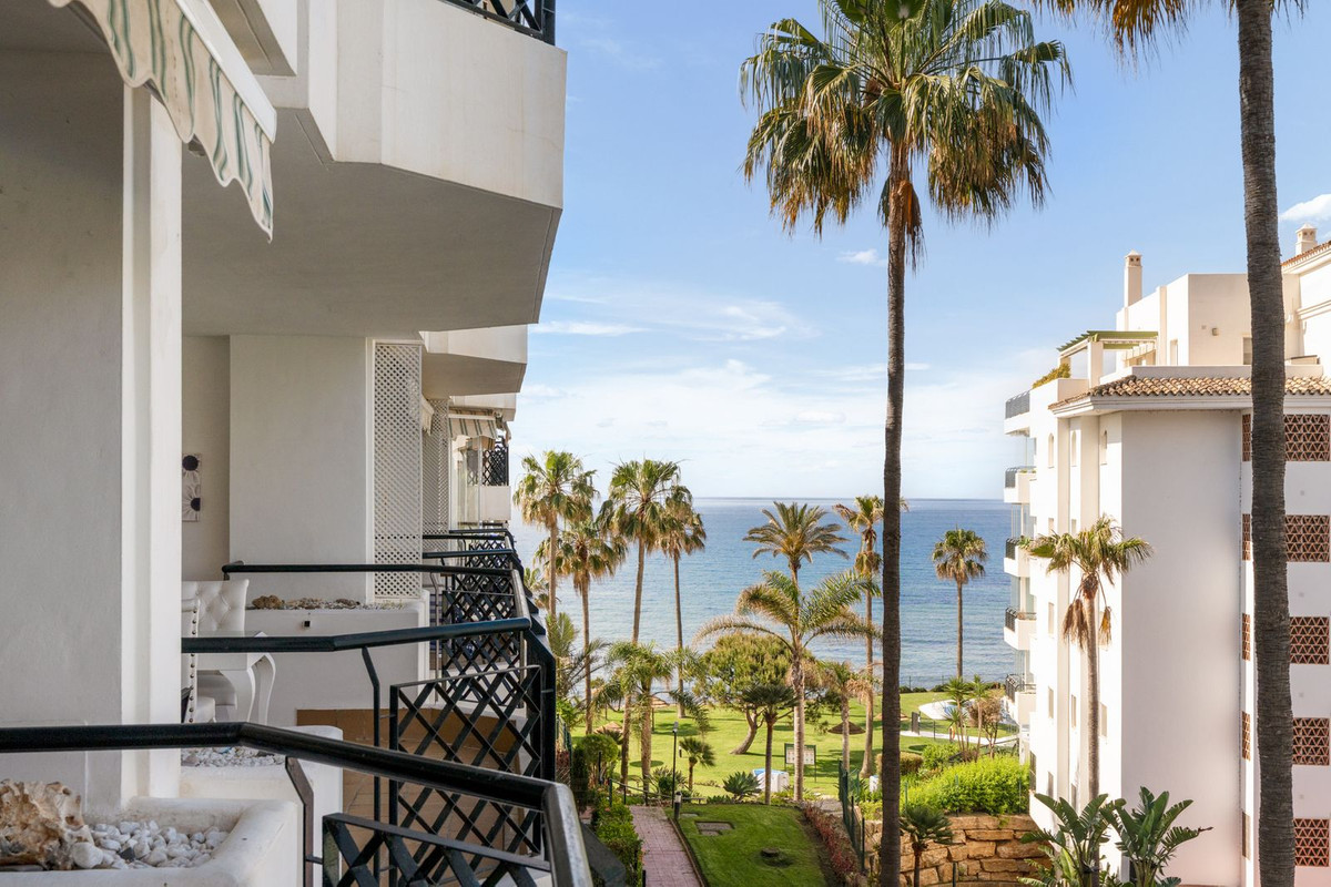 2 Bed Apartment for sale in Calahonda Costa Del Sol, Málaga, Spain