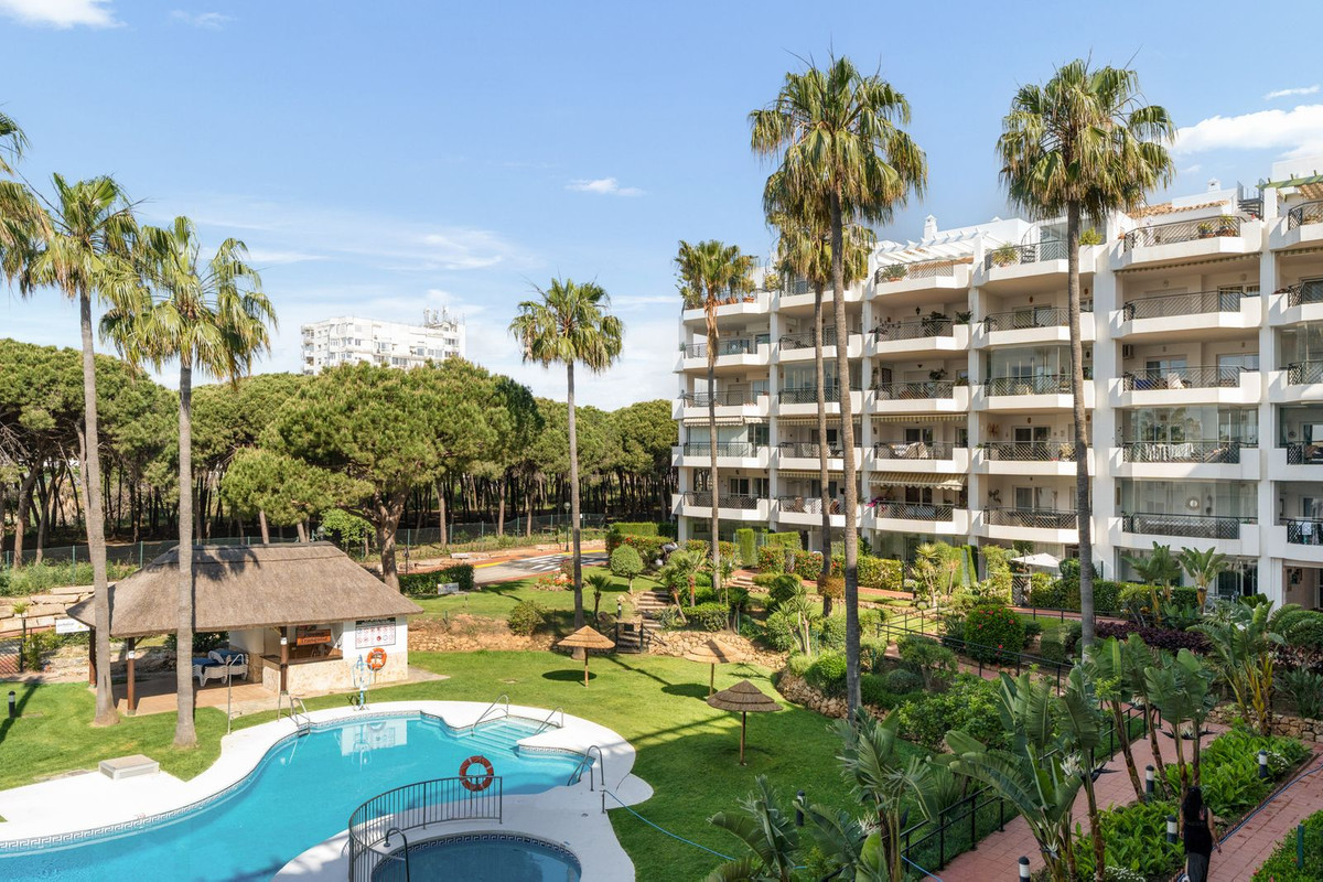 2 Bed Apartment for sale in Calahonda Costa Del Sol, Málaga, Spain
