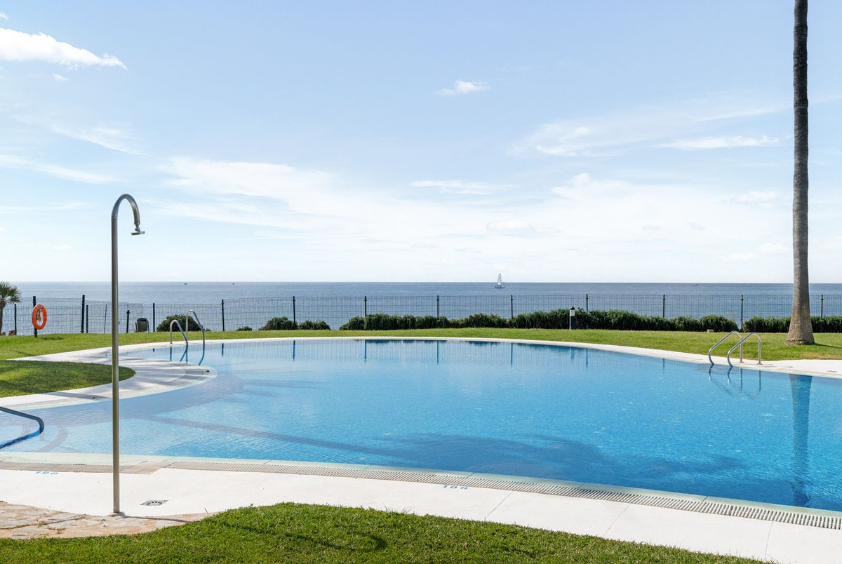 2 Bed Apartment for sale in Calahonda Costa Del Sol, Málaga, Spain