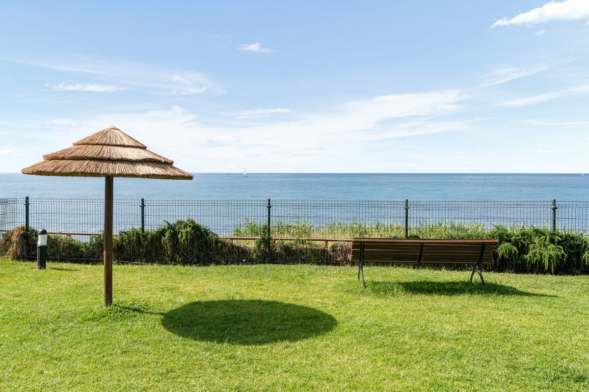 2 Bed Apartment for sale in Calahonda Costa Del Sol, Málaga, Spain