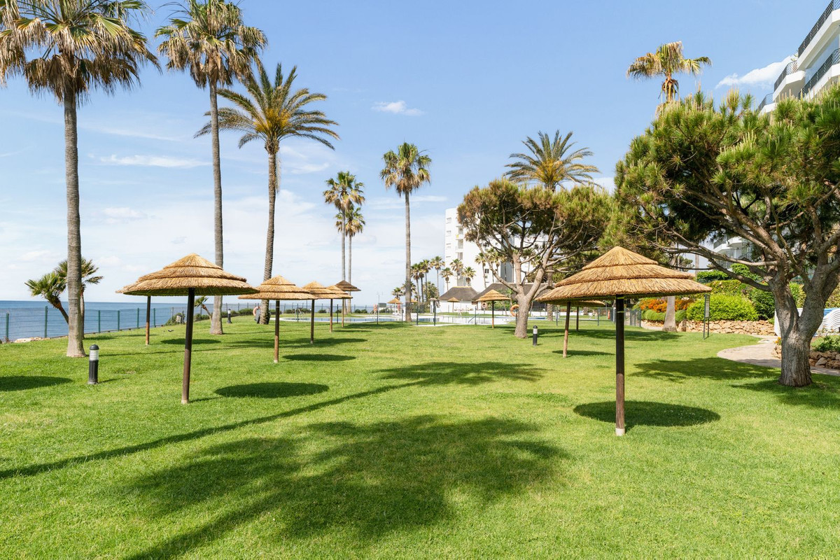 2 Bed Apartment for sale in Calahonda Costa Del Sol, Málaga, Spain